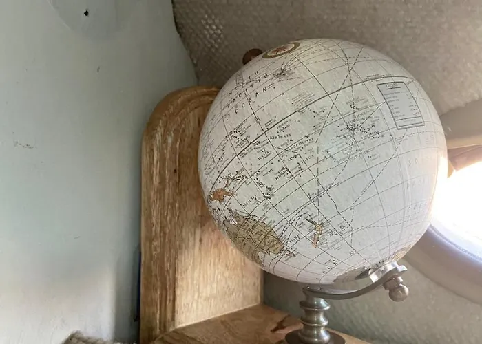 ספינת מלון The Happy Sailor *