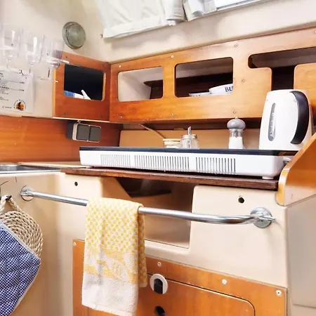 The Happy Sailor بوتيل فيانا دو كاستيلو