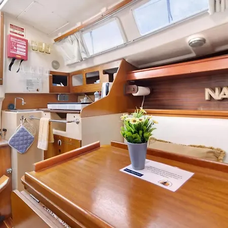 بوتيل The Happy Sailor فيانا دو كاستيلو