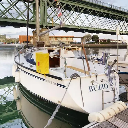 The Happy Sailor Botel