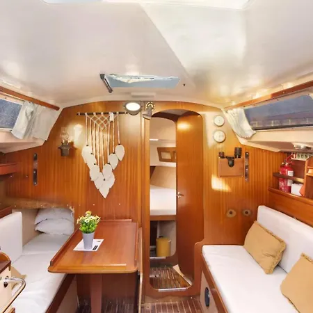 The Happy Sailor Bateau-hôtel *