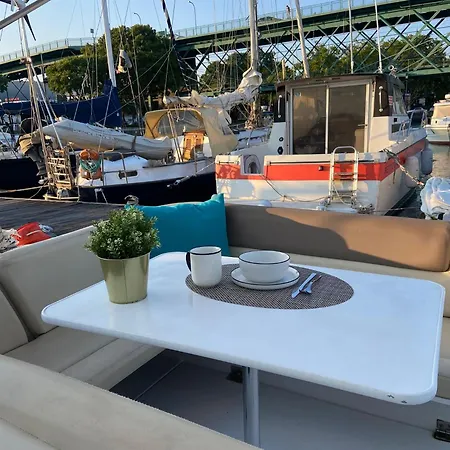 The Happy Sailor فيانا دو كاستيلو