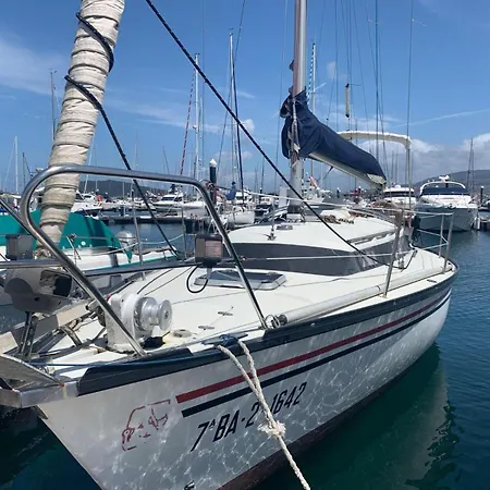Πλωτό κατάλυμα The Happy Sailor *
