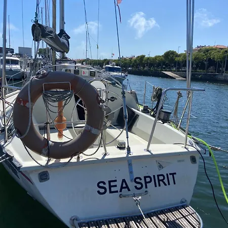 Πλωτό κατάλυμα The Happy Sailor