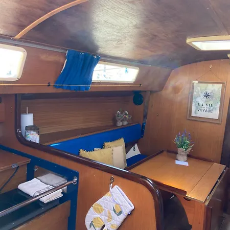 The Happy Sailor Botel Viana do Castelo