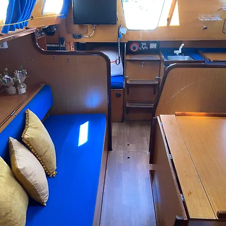 The Happy Sailor Botel *