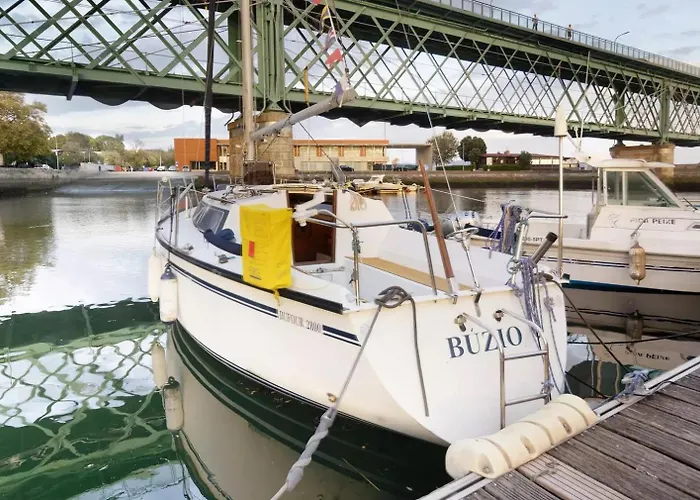 The Happy Sailor Botel