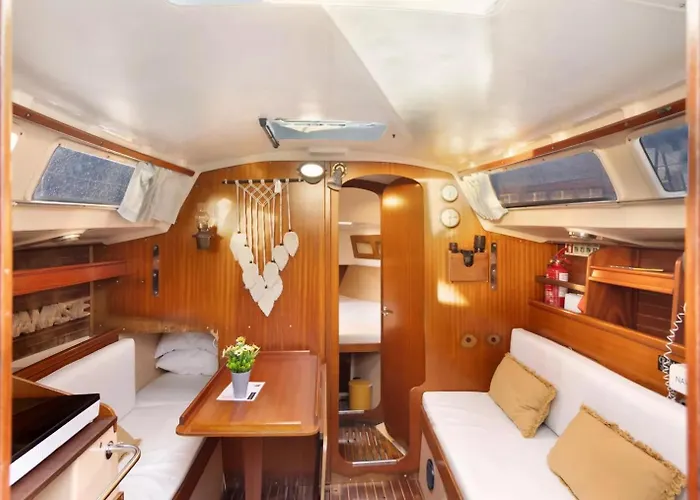 The Happy Sailor Bateau-hôtel *