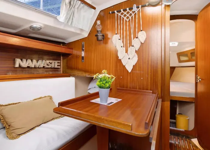 The Happy Sailor Bateau-hôtel *