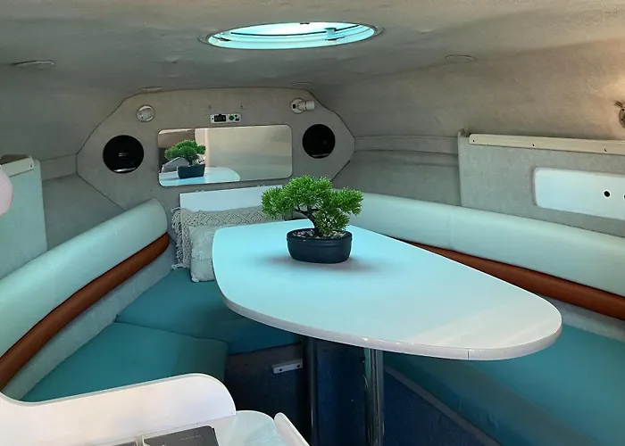 The Happy Sailor Bateau-hôtel *